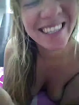 Snapshot of ELEKTRA_LUXURY chatting on February 2025 01:35:02 AM ELEKTRA LUXURY online show from February 2025 01:35:02 AM