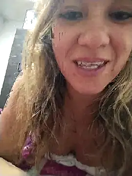 Snapshot of ELEKTRA_LUXURY chatting on February 2025 01:04:02 AM ELEKTRA LUXURY online show from February 2025 01:04:02 AM