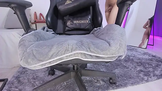 selena robertss  online show from February 2026 01:17:01 AM