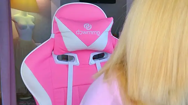 b4by LoL1 online show from February 2026 10:29:02 AM