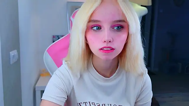 b4by LoL1 online show from April 2026 09:26:02 AM