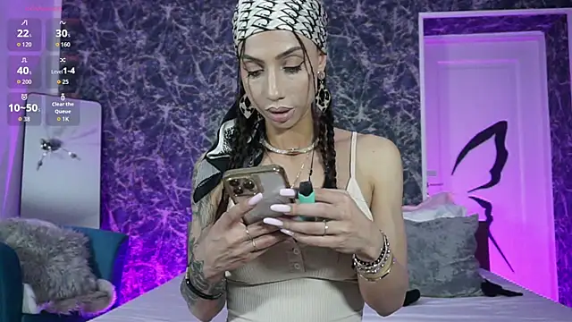 Snapshot of BrianaGolddenn chatting on May 2026 07:33:02 PM BrianaGolddenn online show from May 2026 07:33:02 PM