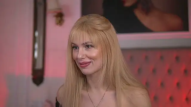 Snapshot of AdelineKing chatting on January 2025 12:11:02 PM AdelineKing online show from January 2025 12:11:02 PM