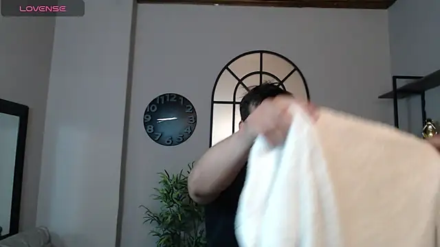 Ian Daviz online show from February 2025 07:48:02 PM