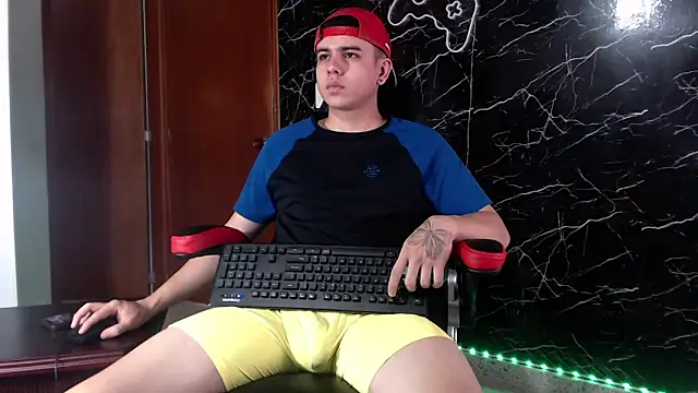 Snapshot of maty_hardx chatting on February 2025 01:30:01 PM maty hardx online show from February 2025 01:30:01 PM