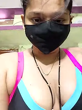 Snapshot of Kashish_18 chatting on June 2026 06:44:01 AM Kashish 18 online show from June 2026 06:44:01 AM