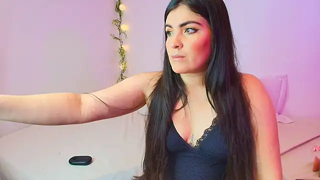 Amara vega online show from April 2026 12:00:02 PM