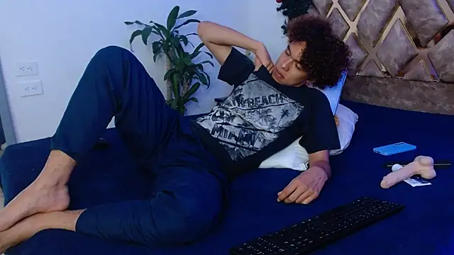 nickolas moon online show from December 2024 11:38:02 PM