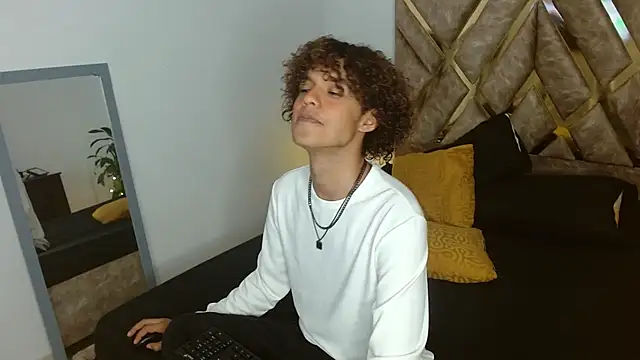 nickolas moon online show from January 2025 09:17:02 PM