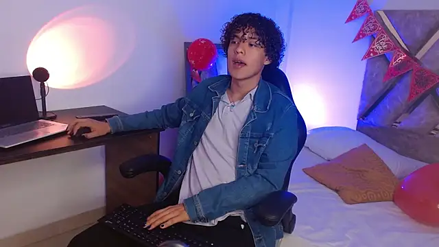 nickolas moon online show from February 2025 07:16:02 PM