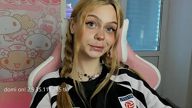 Snapshot of shy_melony chatting on April 2026 06:18:01 AM shy melony online show from April 2026 06:18:01 AM