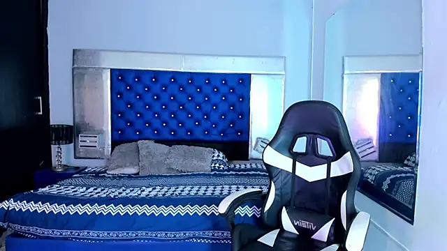 Tasha Sant online show from September 2025 09:03:02 PM