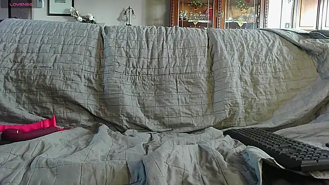 Snapshot of LauraMonolo chatting on June 2026 06:52:02 AM LauraMonolo online show from June 2026 06:52:02 AM