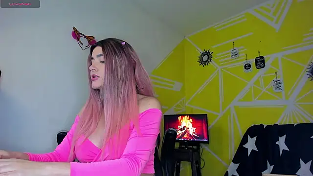 Nikolle Rouss online show from January 2026 05:23:02 AM