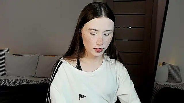 Stella Sunny online show from January 2026 06:00:02 PM