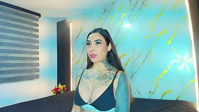 Snapshot of EmiliMontero chatting on June 2026 01:10:01 AM EmiliMontero online show from June 2026 01:10:01 AM