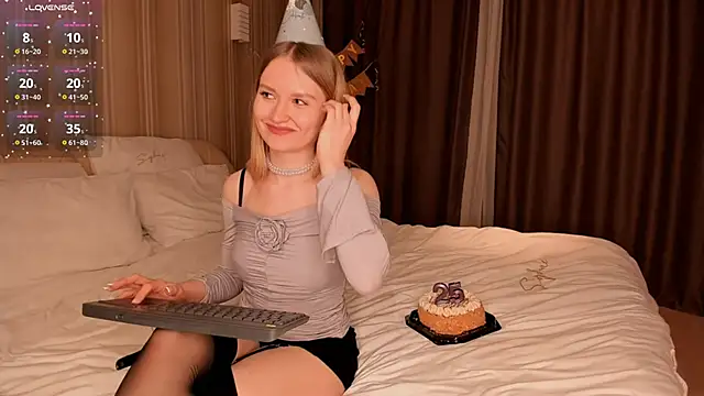 Snapshot of IsabellaTorrance chatting on December 2024 07:49:02 PM IsabellaTorrance online show from December 2024 07:49:02 PM