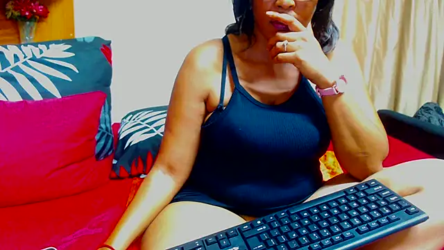 Juicyasss35xx online show from February 2026 06:39:01 PM