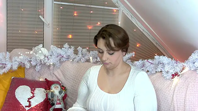 Snapshot of MaryMurray chatting on December 2024 10:34:02 PM MaryMurray online show from December 2024 10:34:02 PM