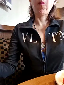 Lunababymylove online show from September 2025 05:02:01 PM