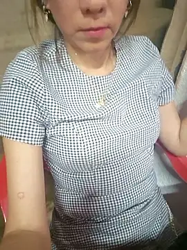 Lunababymylove online show from April 2026 11:13:01 PM