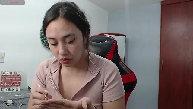 Snapshot of ArtemisNature chatting on December 2024 07:44:01 PM ArtemisNature online show from December 2024 07:44:01 PM