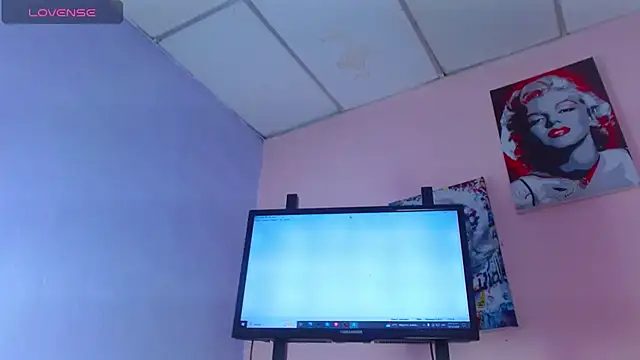 Vahiolet smith online show from December 2024 08:26:02 PM