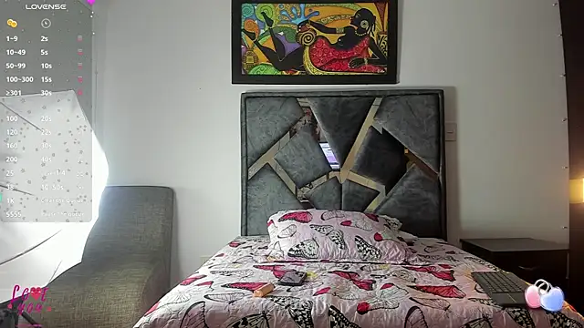 Vahiolet smith online show from November 2025 03:16:02 AM