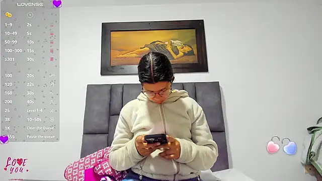 Vahiolet smith online show from April 2026 03:31:01 AM