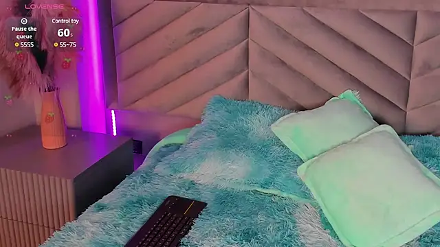 Snapshot of Ary_thompson__ chatting on December 2024 09:58:02 PM Ary thompson online show from December 2024 09:58:02 PM