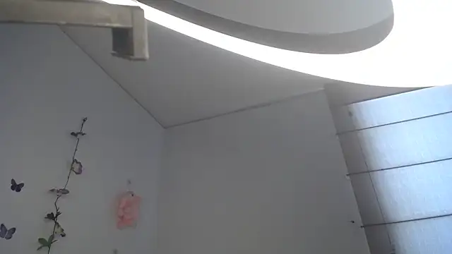 Julieta Hass online show from November 2025 03:52:02 PM