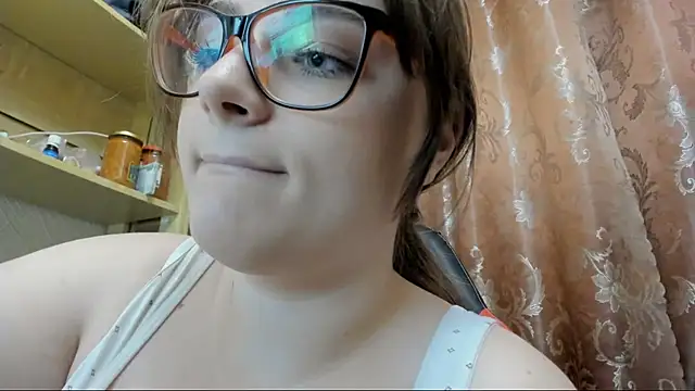 Snapshot of Seductive_She_Wolf chatting on May 2026 07:31:01 PM Seductive She Wolf online show from May 2026 07:31:01 PM