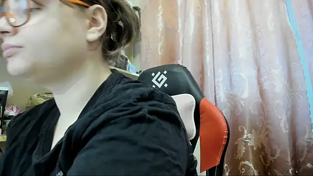 Snapshot of Seductive_She_Wolf chatting on May 2026 06:16:02 PM Seductive She Wolf online show from May 2026 06:16:02 PM