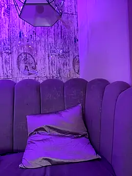 AbyThompson online show from November 2025 02:15:01 PM