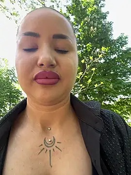 Snapshot of beautydiamond chatting on May 2026 08:00:01 AM beautydiamond online show from May 2026 08:00:01 AM