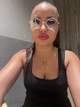 Snapshot of beautydiamond chatting on May 2026 07:46:02 AM beautydiamond online show from May 2026 07:46:02 AM