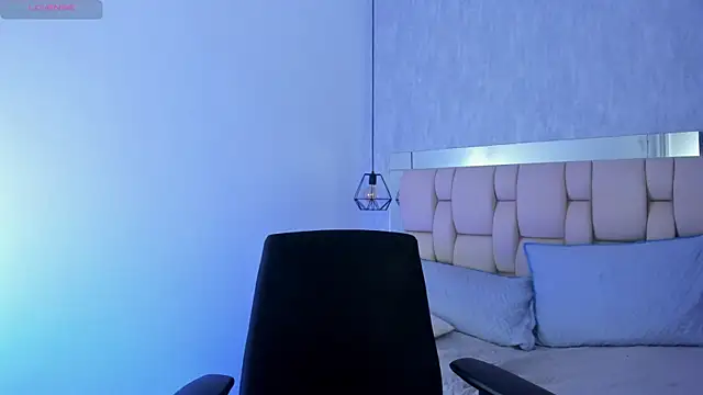 Roxie-Summers11 online show from February 2025 02:18:01 AM