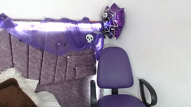 Penelope Fox14 online show from October 2025 01:18:01 PM