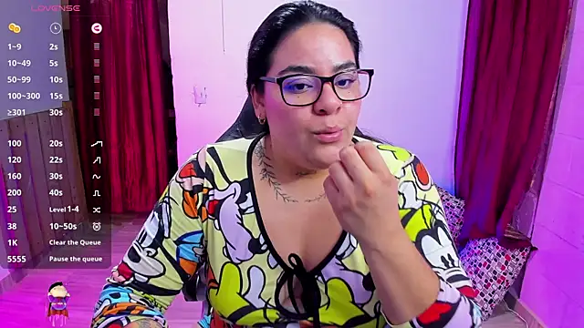 Snapshot of Sharon_hils chatting on December 2024 04:04:01 PM Sharon hils online show from December 2024 04:04:01 PM