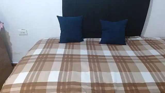 charlotte slut online show from March 2026 08:33:01 PM