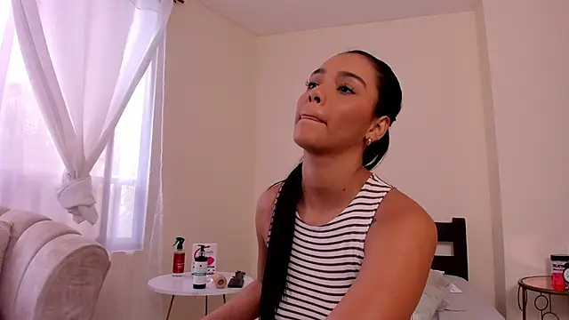 evely coelloo online show from December 2024 09:28:01 PM