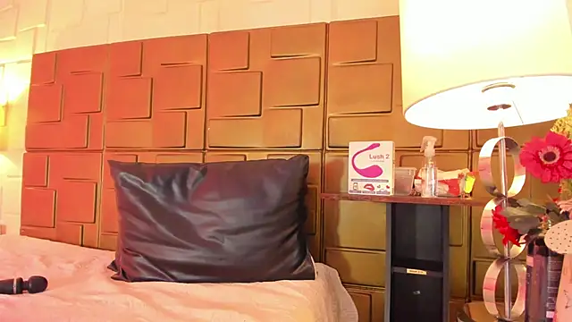 NaomyRivera online show from September 2025 04:22:01 AM