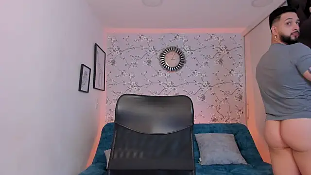 Snapshot of max_dic1 chatting on March 2026 01:55:02 PM max dic1 online show from March 2026 01:55:02 PM