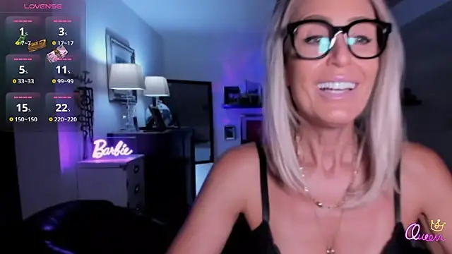 Snapshot of VelvetBarbie chatting on April 2026 11:29:02 PM VelvetBarbie online show from April 2026 11:29:02 PM