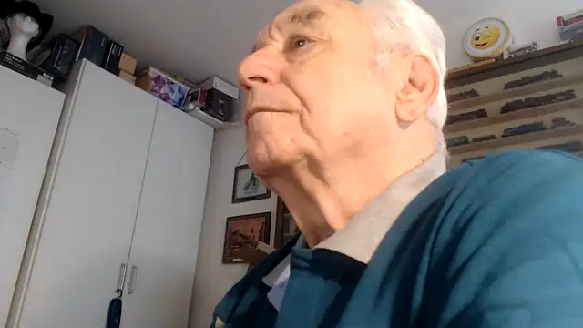 Snapshot of utilisasinus chatting on October 2025 11:47:02 AM utilisasinus online show from October 2025 11:47:02 AM