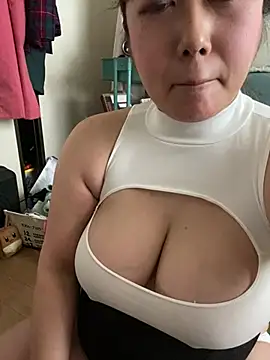 Snapshot of Nolstein chatting on March 2025 05:02:01 AM Nolstein online show from March 2025 05:02:01 AM