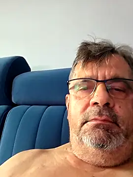 axecoman60 online show from December 2025 09:46:02 AM