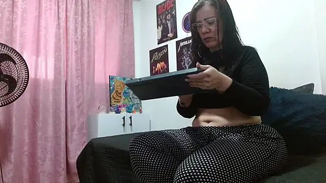 scarlett  morgan online show from October 2025 01:15:02 PM