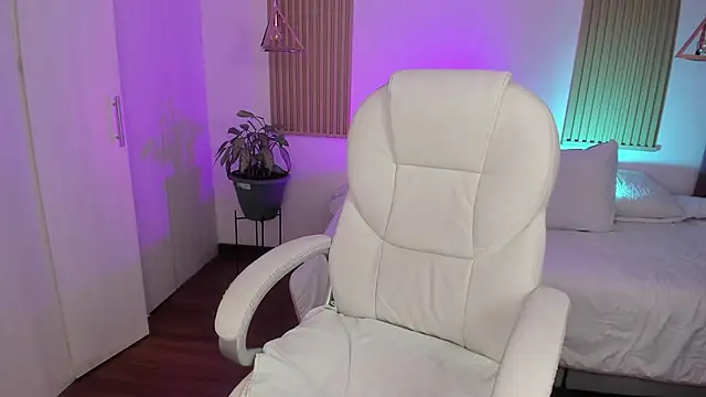 Kendall Bunnyy online show from November 2025 08:42:01 PM