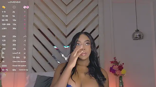 Lola King online show from July 2026 04:32:01 AM